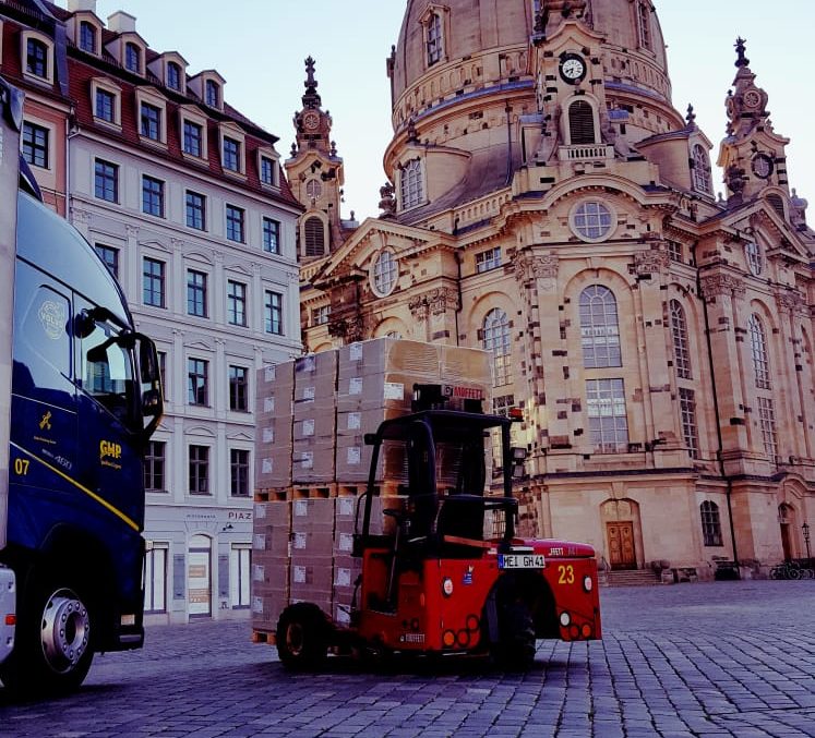 Moderne Technik vor historischer Kulisse